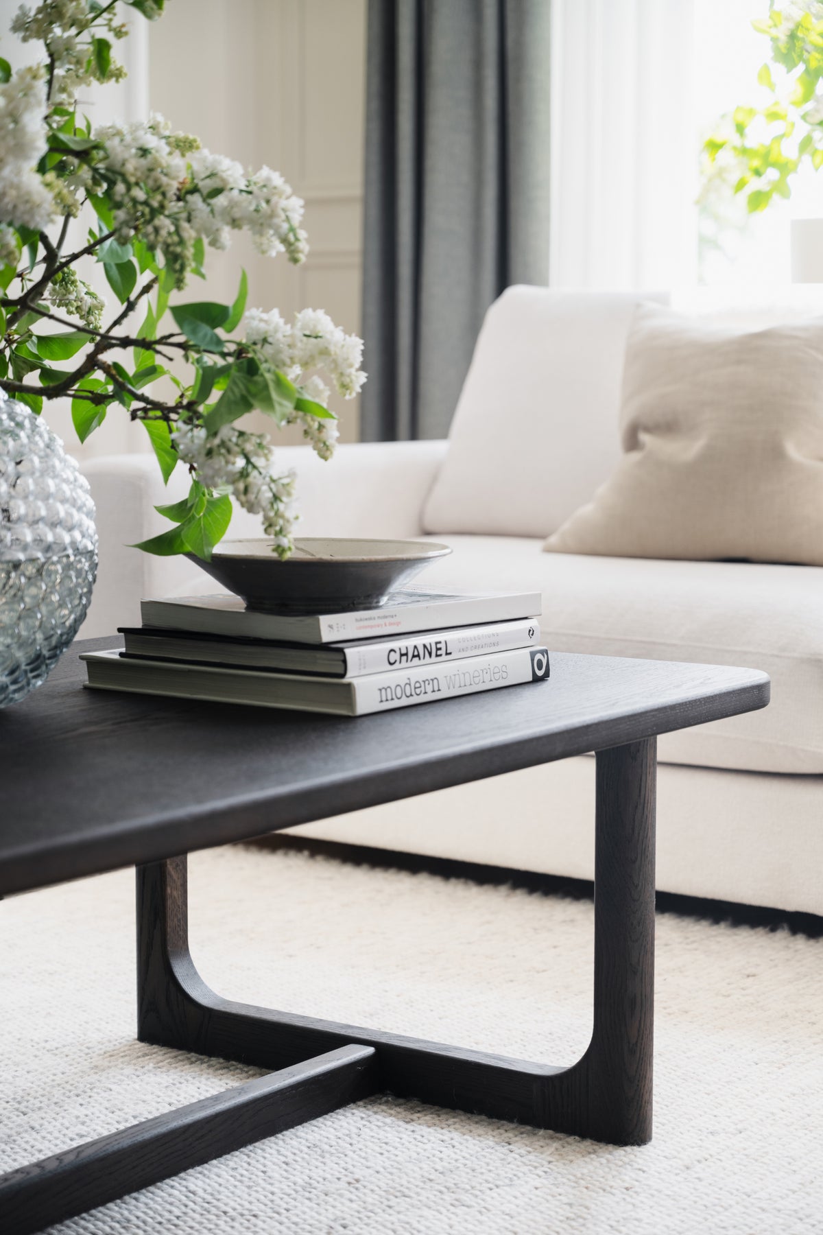 Driscoll Coffee Table 160 x 70 cm – room setting