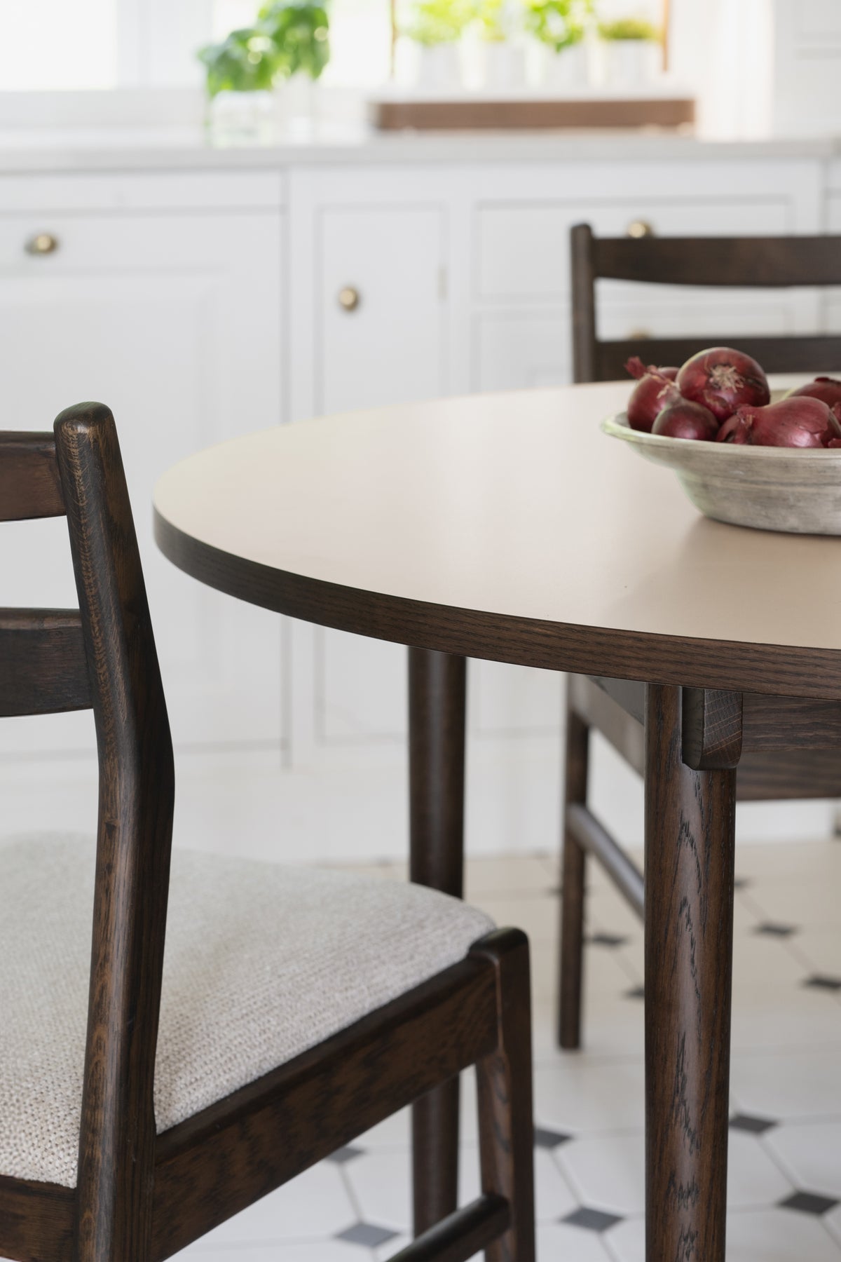 Fairmount Round Dining Table Ø120 cm – room setting