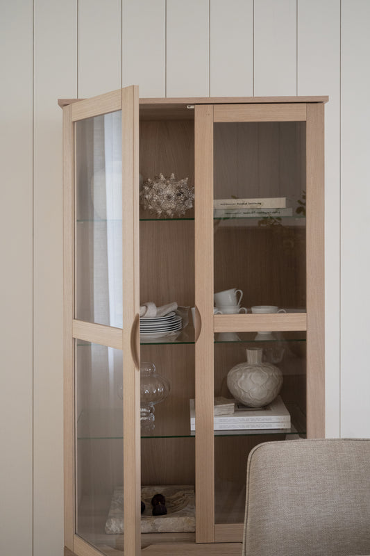 FILIPPA Glass Cabinet with Drawer – room setting