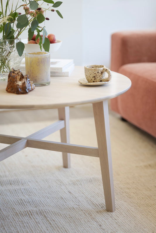 FILIPPA Round Coffee Table 90CM – room setting