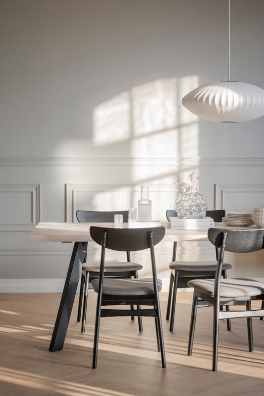 FRED Oak Dining Table 170CM – room setting