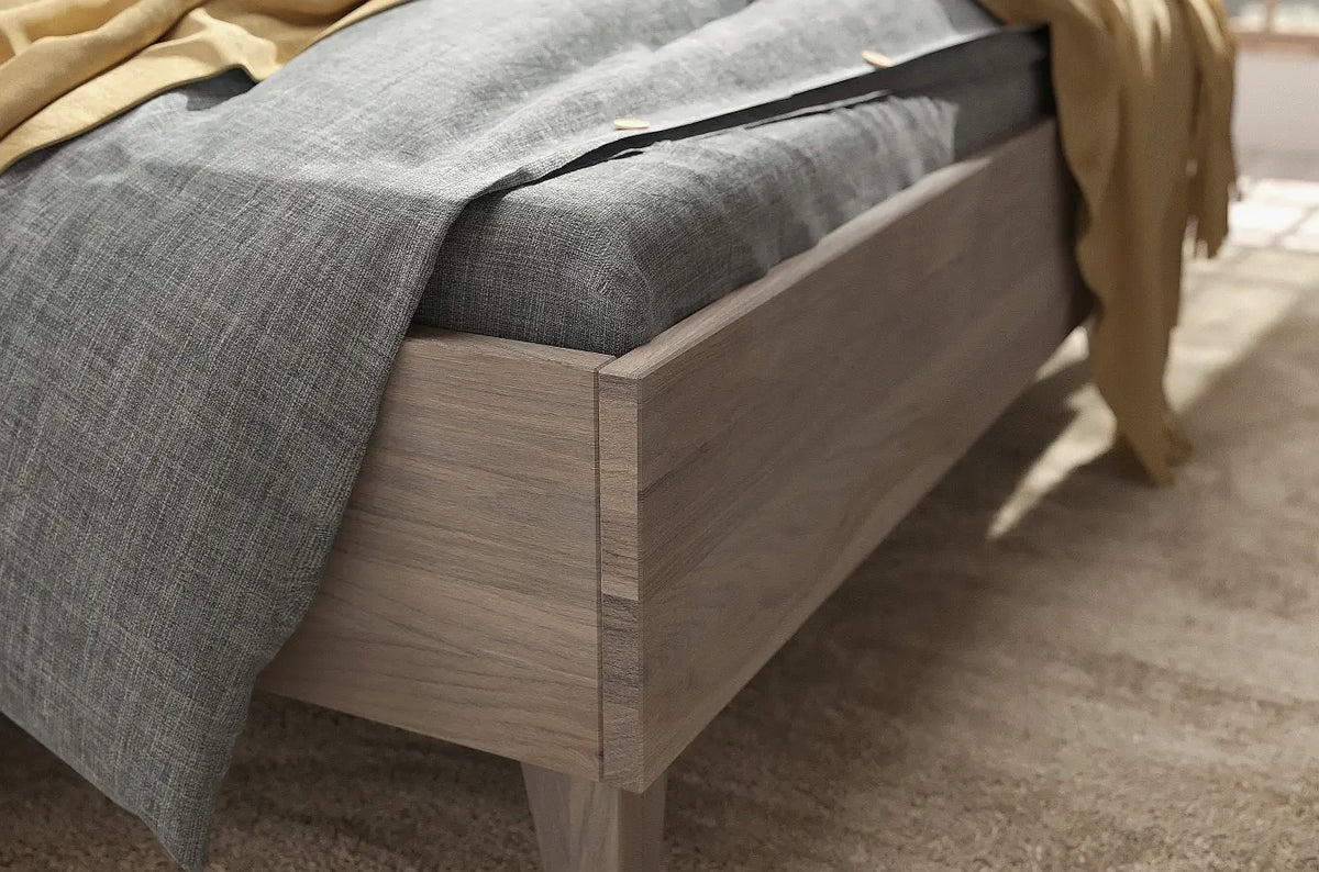 FRIDA Oak Bed