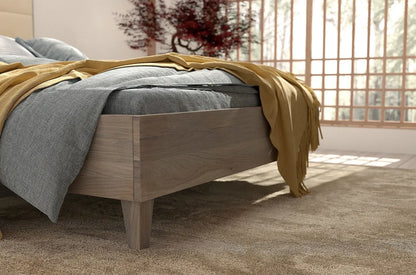 FRIDA Oak Bed