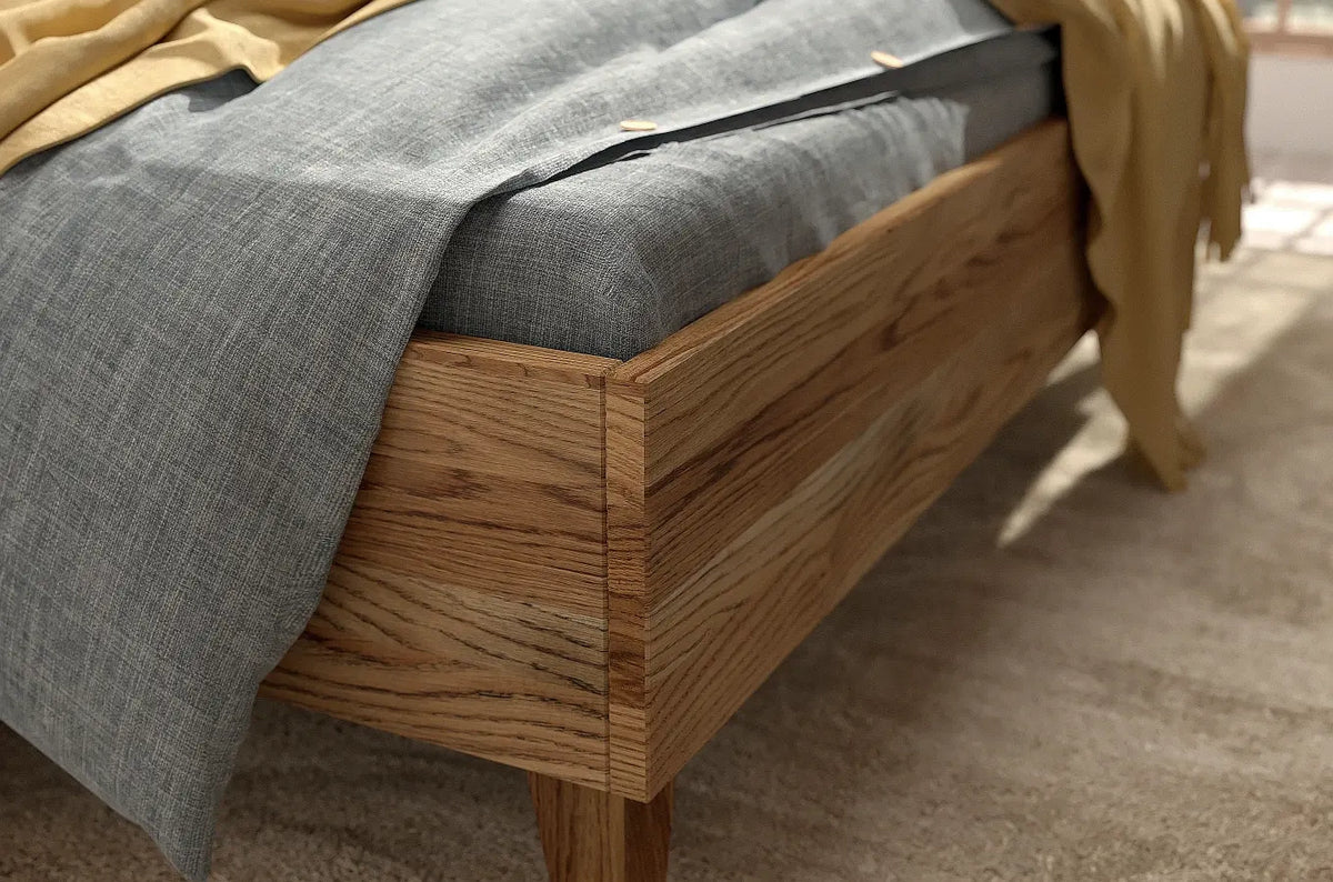 FRIDA Oak Bed
