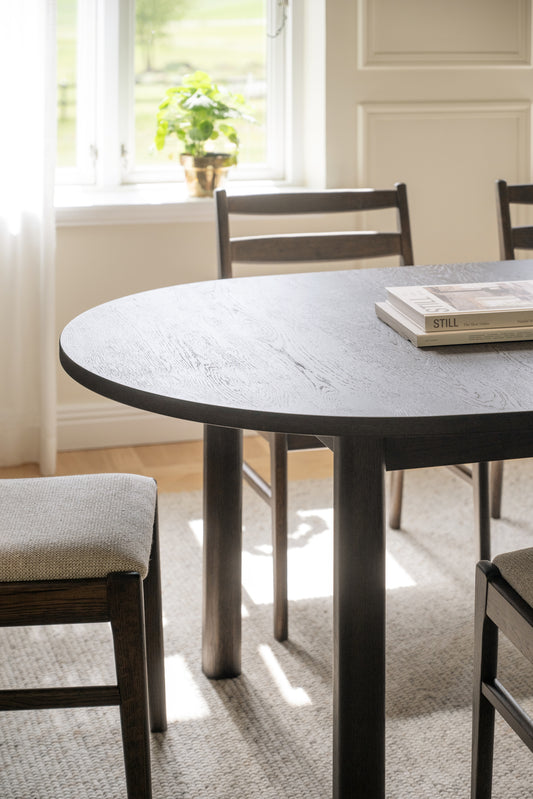 Gifford Oval Dining Table 220 x 105 cm – room setting