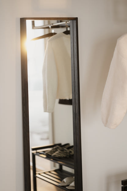 Hillmond Full-Length Mirror 40 x 150 cm – Brown Oak – room setting