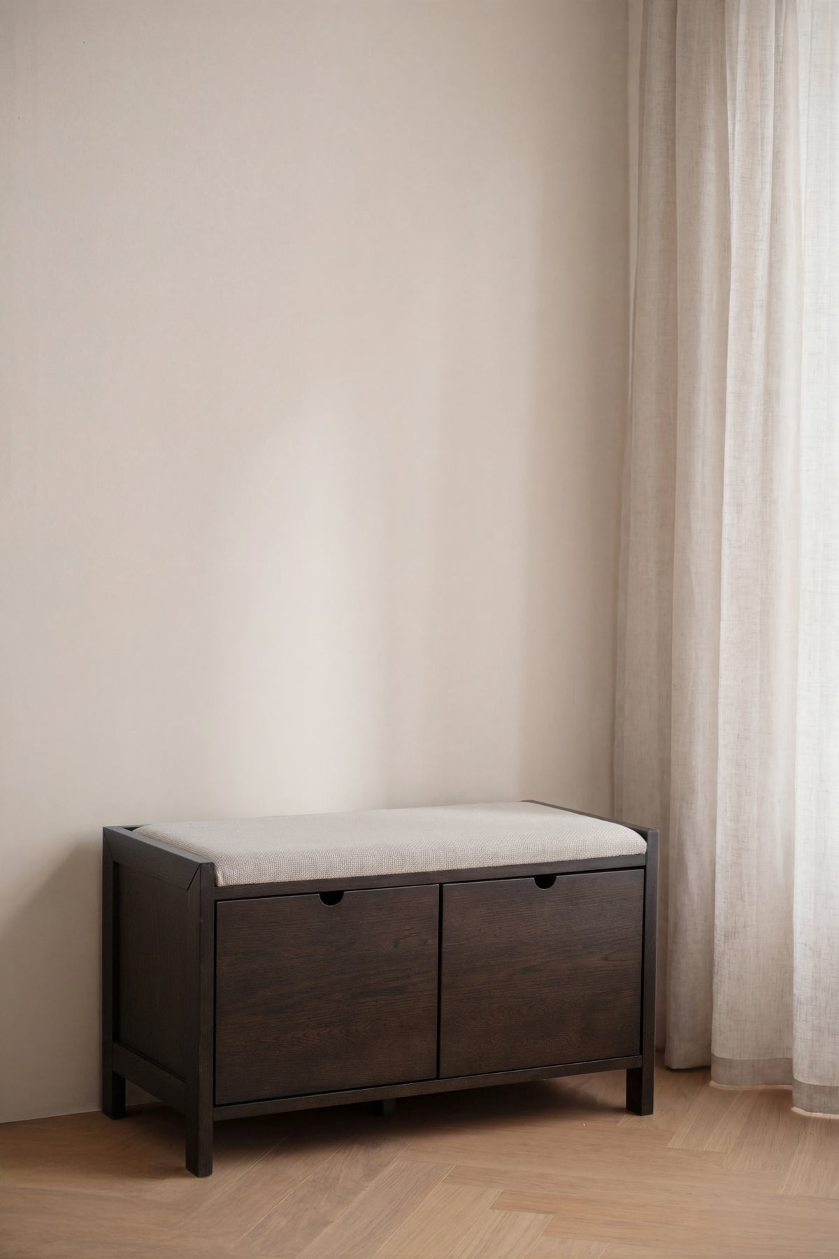 Hillmond Hallway Bench with Drawers – Brown Oak – room setting