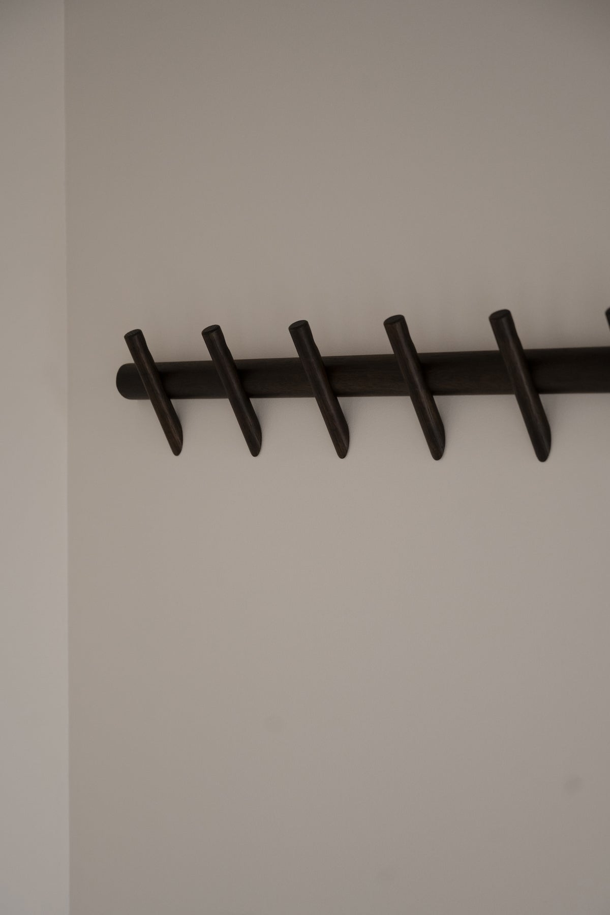 Hillmond Hook Rail 65 cm – Brown Oak