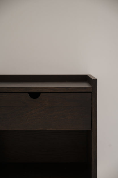 Hillmond Wall-Mounted Bedside Table – Brown Oak – room setting