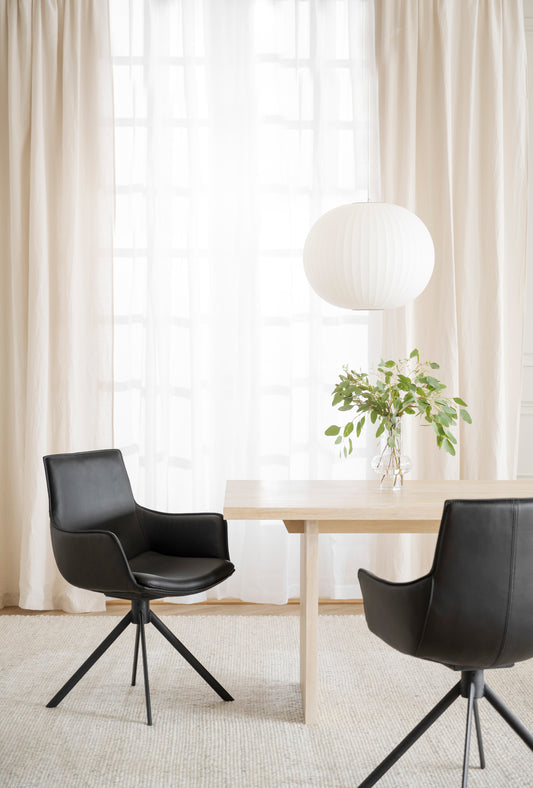 LOWELL Set of 2 Leather Swivel Armchairs – room setting
