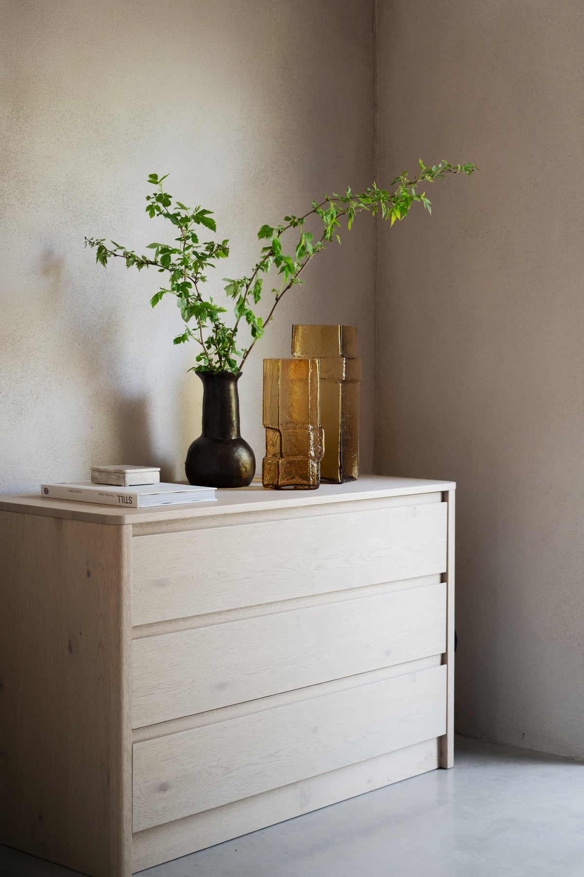 Melstone Chest of Drawers 110 cm – room setting