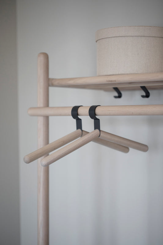 MILFORD Coat Hanger Set of 4 – room setting