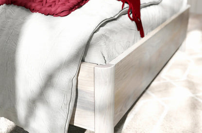 MODENA BC Oak Bed with Lift-Up Storage