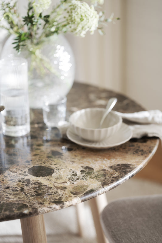 TARANSAY Round Table, Brown Travertine Top, Whitewash Legs Ø 125 CM – room setting