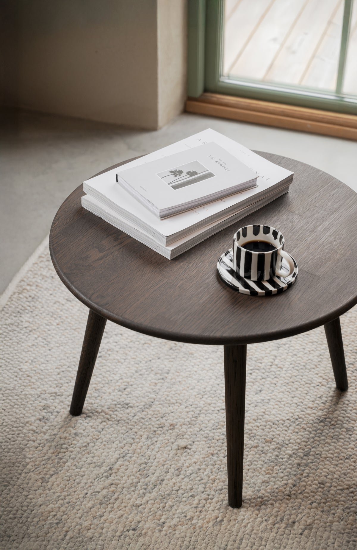 Tompkins Round Coffee Table Ø60 cm – room setting