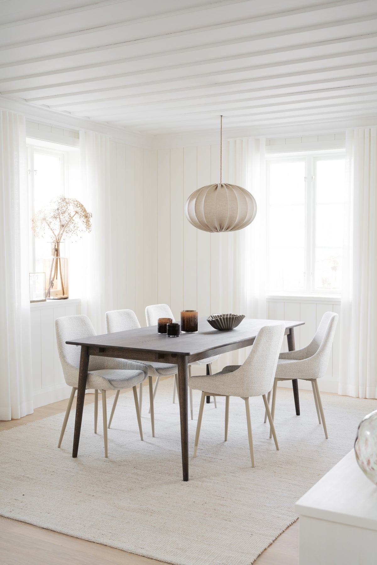 Tyler Dining Table 180 x 90 cm – Brown Oak – room setting