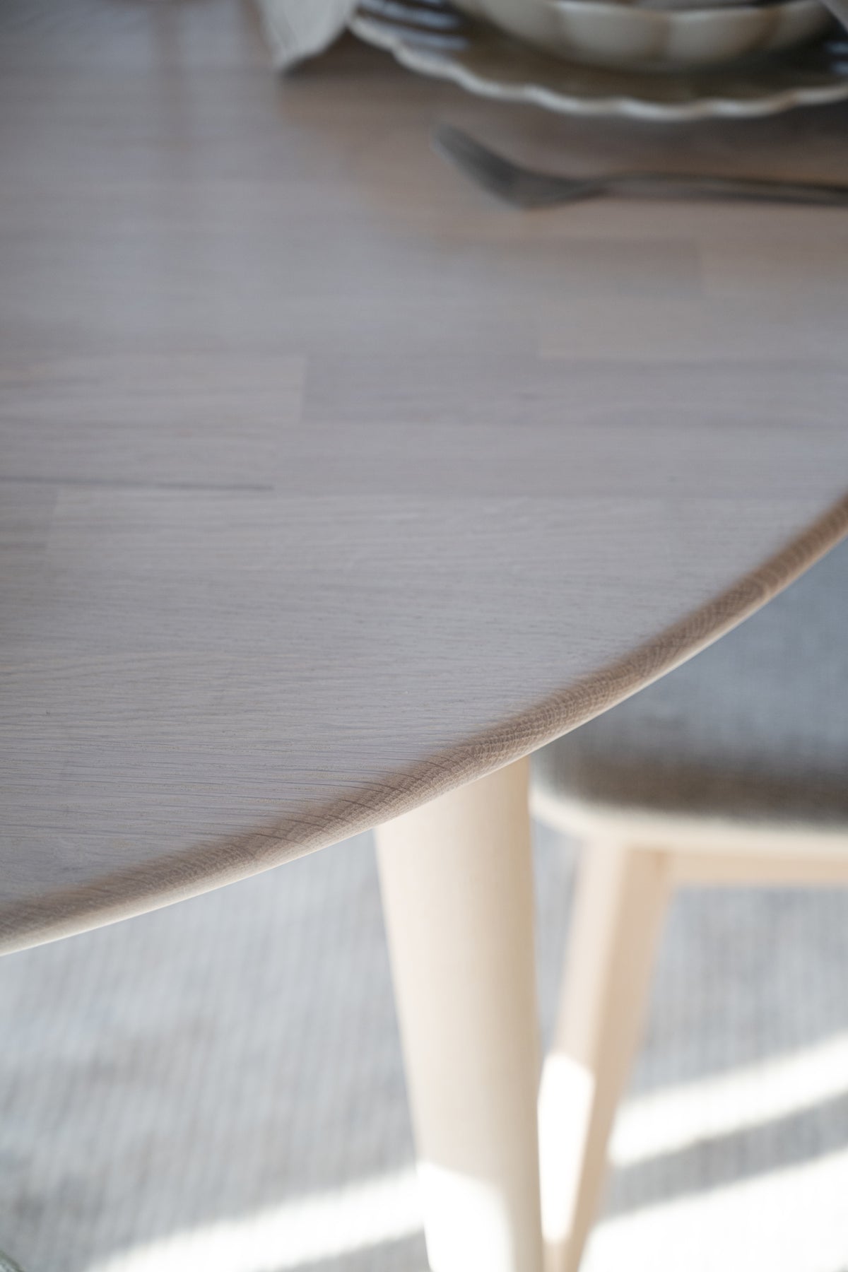 Tyler Round Extendable Dining Table Ø120 cm – room setting