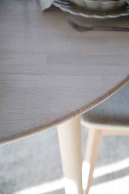 Tyler Round Extendable Dining Table Ø120 cm – room setting