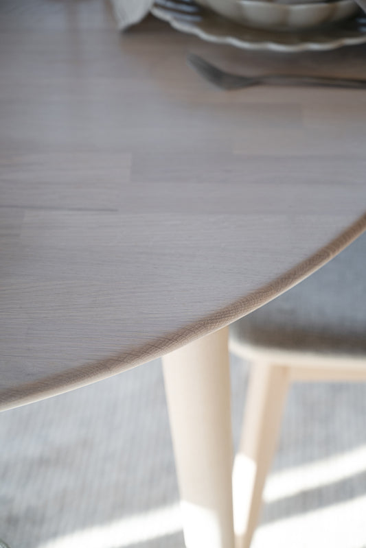 Tyler Round Extendable Dining Table Ø120 cm – room setting
