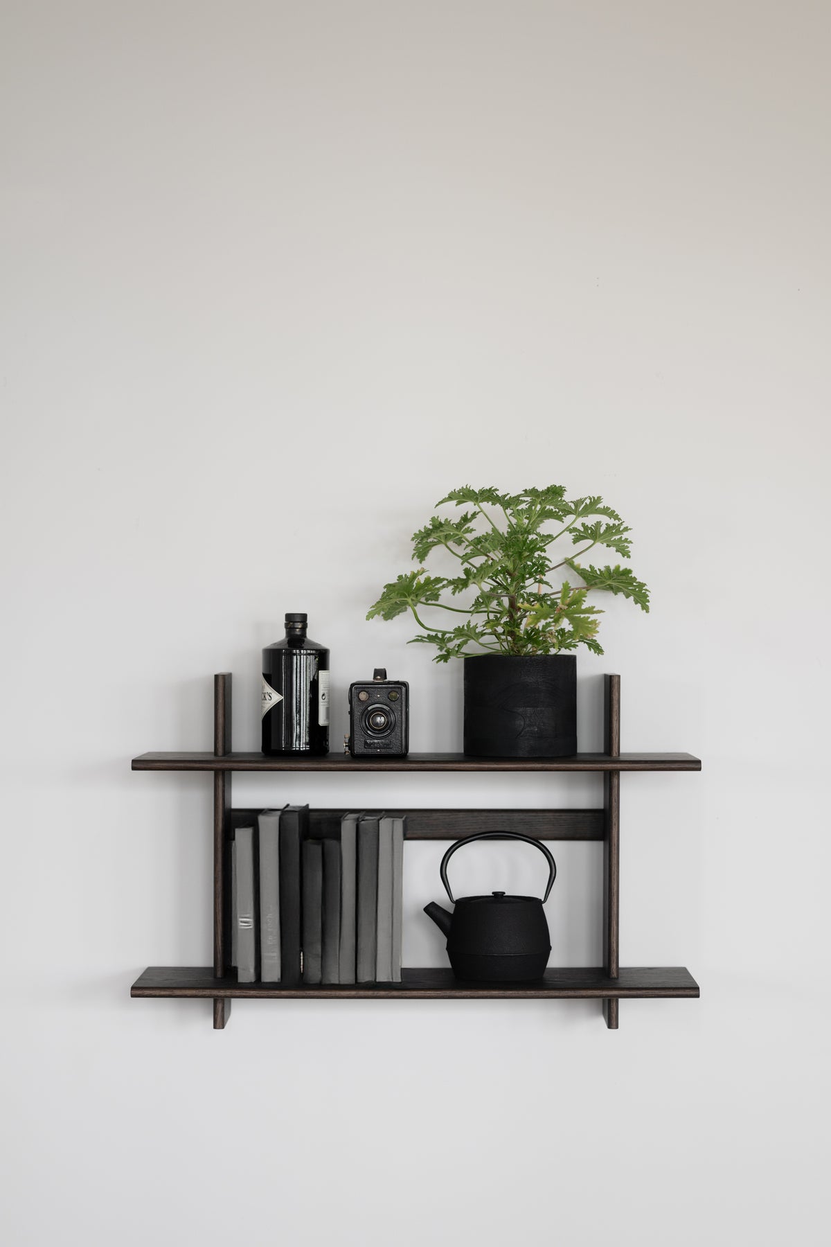 Westlock Wall Shelf 75 x 48 cm – room setting