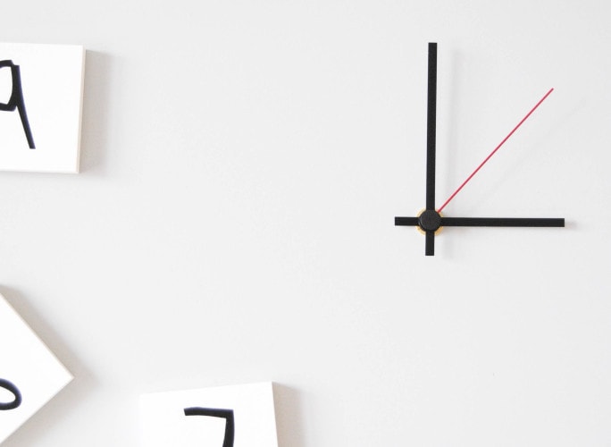 CHANGING Wall Clock, White 50 CM & 80 CM, dESIGNoBJECT- D40Studio